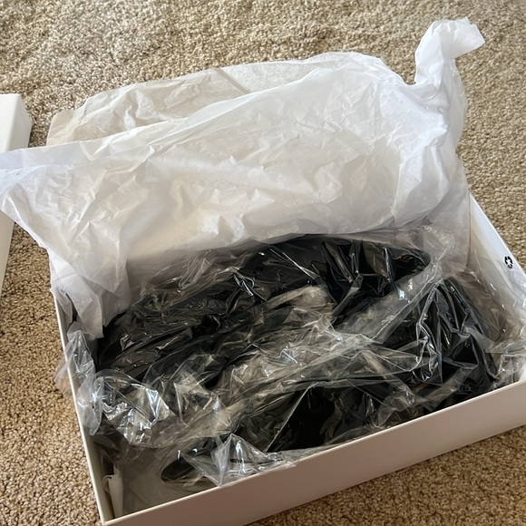 Vince Rafe Block Heel Black Suede Sz 7.5 - Picture 9 of 9